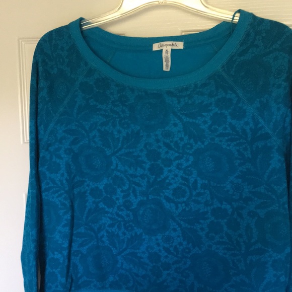 Aero French Terry Lacy Floral Crop Sweatshirt NWOT - Picture 5 of 9